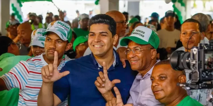 Candidato a diputados presenta propuesta en intenso debate
