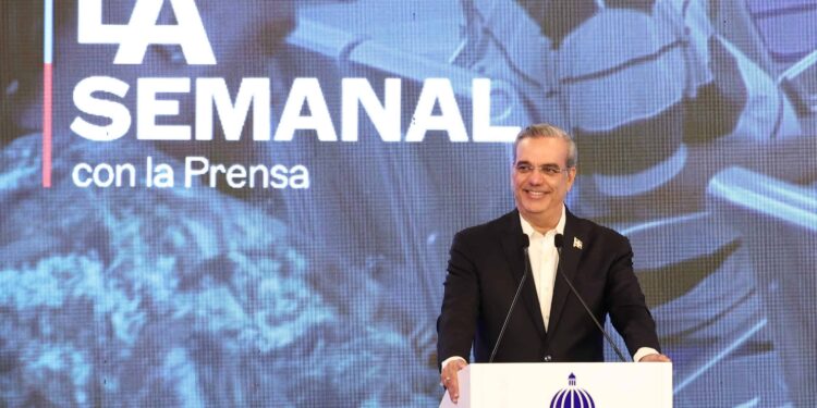 Movimiento Comunicadores 8.0 rechaza Abinader suspenda «La Semanal» como lo pidió PC