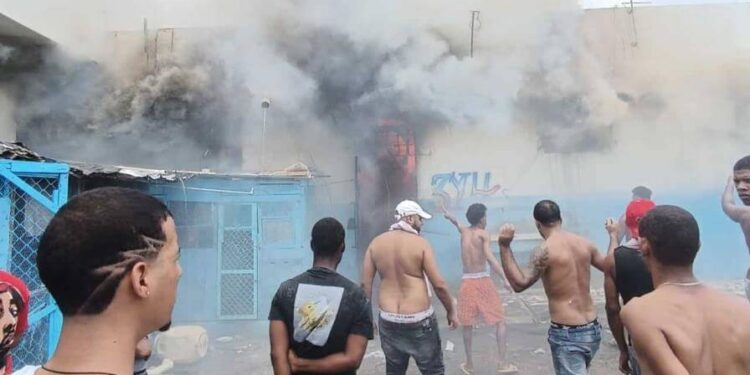 Ascienden a 11 presos fallecidos por incendio en cárcel La Victoria