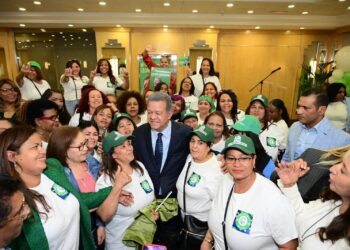 Leonel: «Las mujeres son el corazón de este país», las felicita en su día