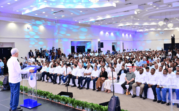 Vicepresidenta Raquel Peña encabeza juramentación nuevo Comité Ejecutivo de FENATRADO