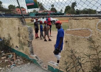 Denuncian indiferencia Ministerio de Deportes ante deterioro y abandono play Wilson Pérez en San Luis