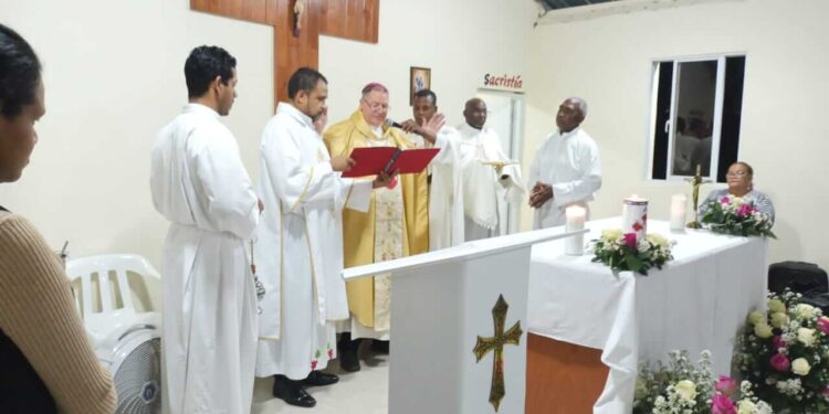 Inauguran capilla católica Virgen Desatanudos en Villa Mella