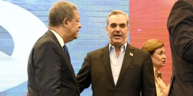 Leonel: “Peña Gómez decía: primero la gente, pero Luis Abinader dice: compremos la gente”