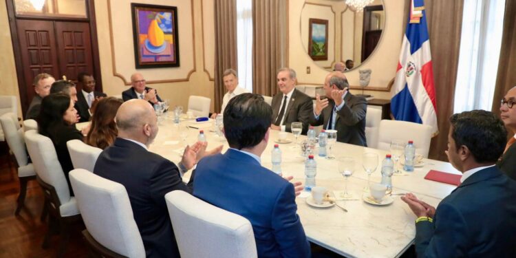 Presidente Abinader recibe visita embajadores acreditados ante la ONU