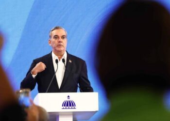 Abinader a Rosario: «Si demuestra que tengo dinero en paraíso fiscal lo transfiero a Funglode» 