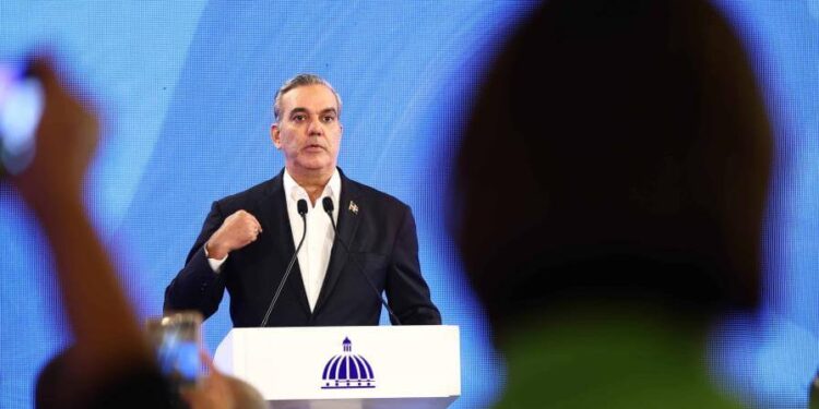 Abinader a Rosario: «Si demuestra que tengo dinero en paraíso fiscal lo transfiero a Funglode» 