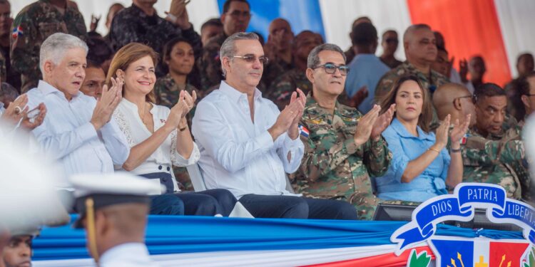 Presidente Abinader encabeza desfile conmemora 180 aniversario batalla 30 de marzo