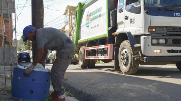Alcaldía SDE evalúa posibilidad contratar empresa recolección de basura