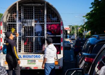 Migración llevará a justicia conductor autobús impidió labor de inspectores en Bávaro