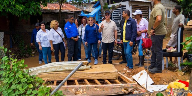 Gobierno socorre familias afectadas por lluvias en localidades Samaná y Puerto Plata