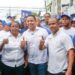 Elías Matos recibe apoyo durante recorrido en Los Praditos