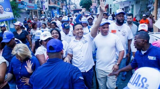 Diputado Elías Matos realiza masivo mano a mano en sector San Carlos del DN