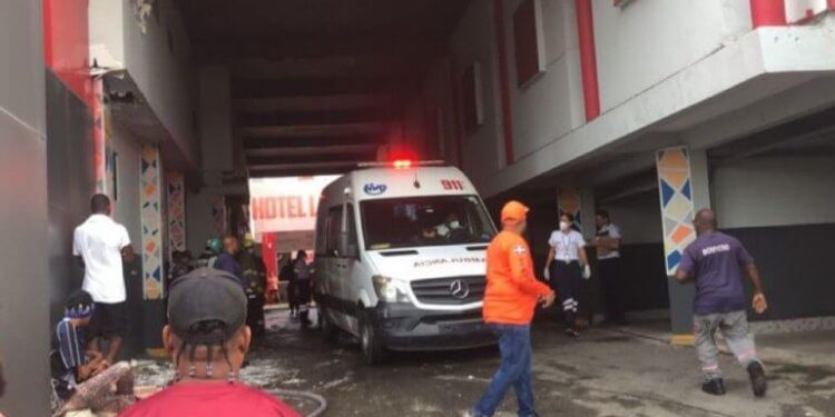 Autoridades investigan incendio en hotel de SDE