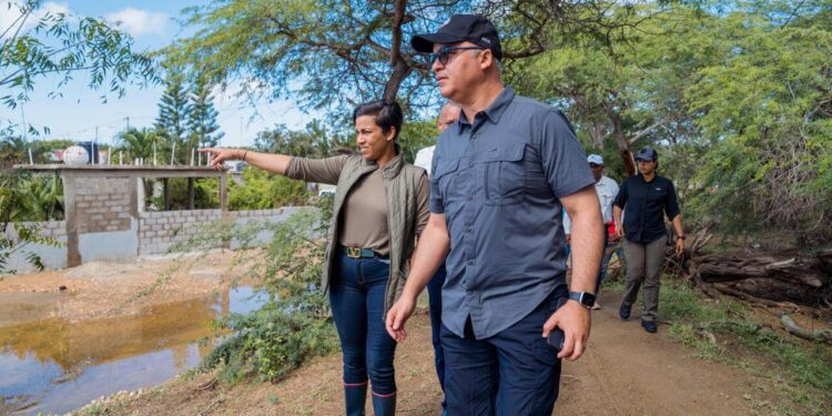 Ministro Administrativo de la Presidencia visita provincias en alerta roja por lluvias