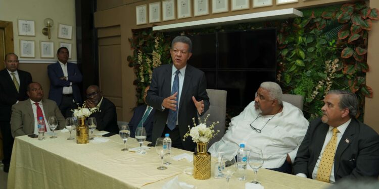 Leonel se reúne con partidos y movimientos aliados