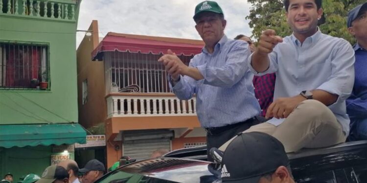 Leonel y Omar encabezan marcha-caravana en el DN