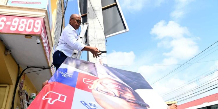 Alfredo Pacheco inicia el retiro de su propaganda política