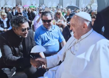 Papa Francisco hace regalo a sacerdote dominicano en su 15 aniversario de ordenación sacerdotal