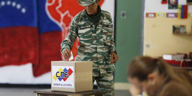 ¡Elecciones! Venezolanos deciden si Maduro sigue en el poder o lo relevan
