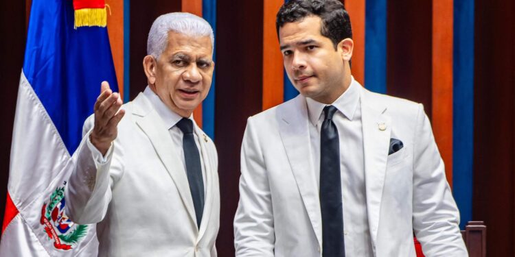Omar Fernández y Ricardo de Los Santos, los senadores mejor valorados