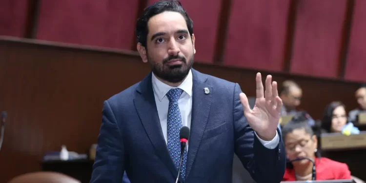 Diputado califica como “cortina de humo” propuesta de reforma constitucional