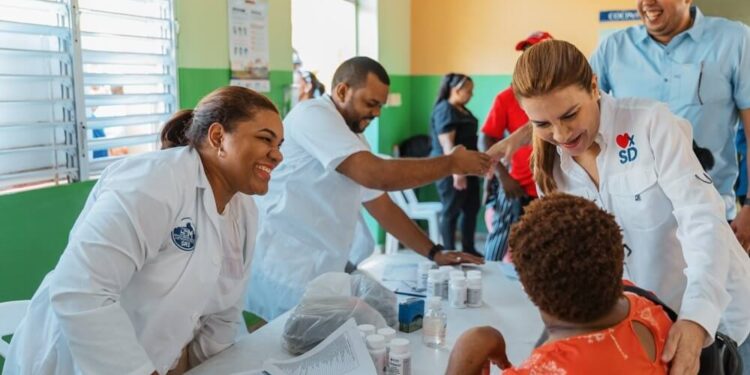 Alcaldía DN realiza operativo médico y social en Arroyo Manzano