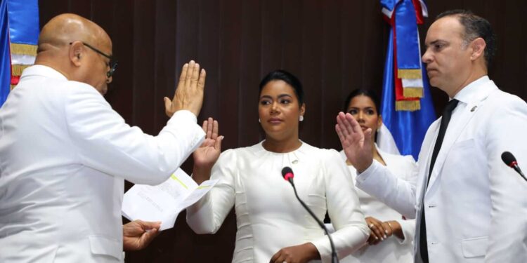 Diputado Emil Durán se juramenta como secretario bufete directivo Cámara baja