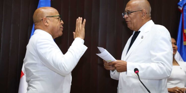 Alfredo Pacheco seguirá presidiendo Cámara de Diputados