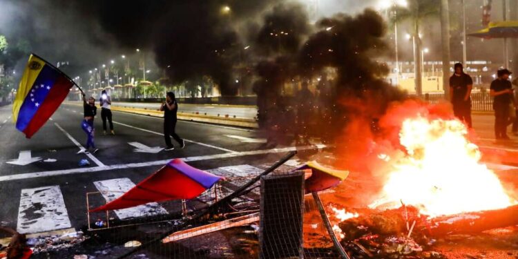 Obispos dominicanos llaman a orar por Venezuela