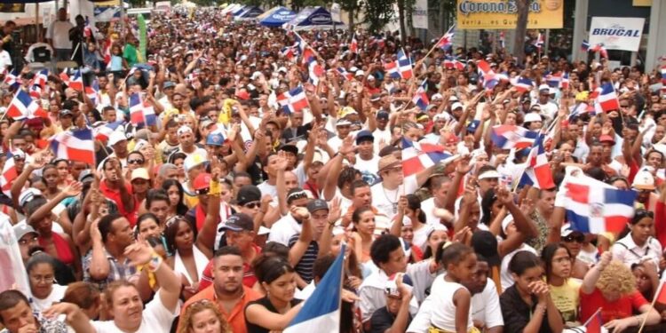 Piden respaldo presidente Abinader mantener «La Gran Parada Dominicana en Puerto Rico»