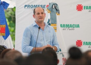 PROMESE/CAL inaugura dos Farmacias del Pueblo en Hostos y Cabrera