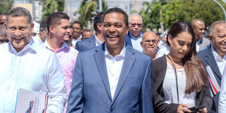 Alcaldes PRM defienden proyecto de reforma fiscal
