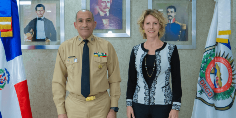 Embajadora de Francia se reúne con presidente DNCD