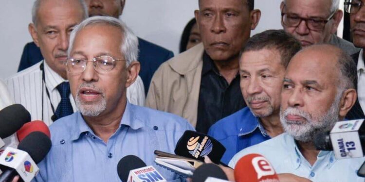Ministro de Educación felicita a Eduardo Hidalgo por reelección en ADP