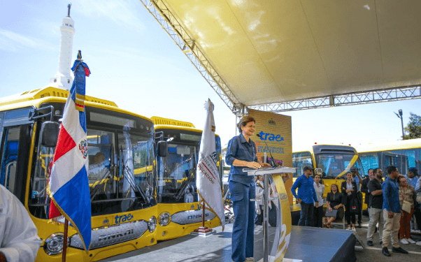 Gobierno pone en operación primeras rutas de transporte estudiantil en Santiago