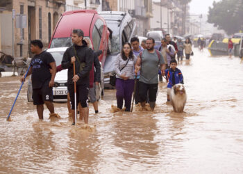 España | Ascienden a 158 los muertos en Valencia por inundaciones