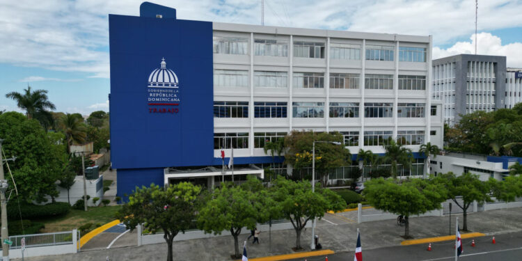 Ministerio de Trabajo paraliza construcción torre en Piantini