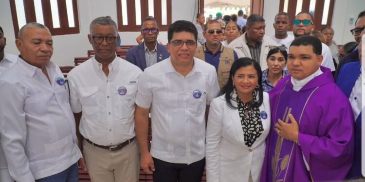 Pastor Dio Astacio encabeza misa conmemora Día de los Muertos