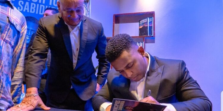 Yack Maicol Soriano lanza su libro «22 Principios de Sabiduría»