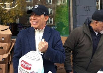 Cirilo Moronta entrega pavos a cientos de dominicanos por motivo Día de Acción de Gracias