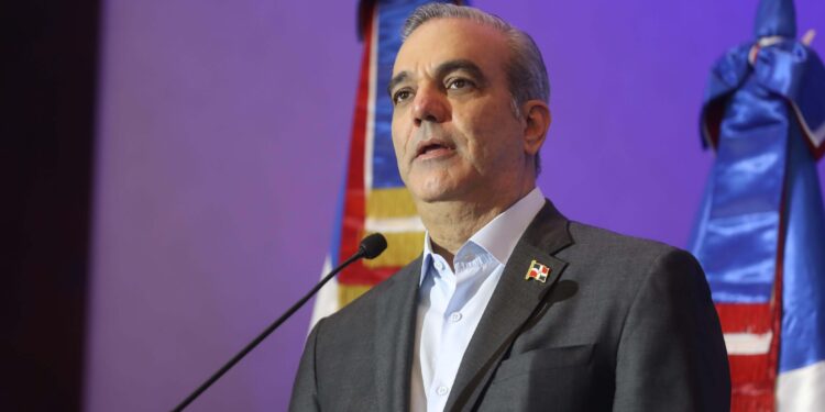 Anuncia programa «Tú Firma Es Tu Garantía», dedicado a mujeres microempresarias con una primera partida de RD$1,000 millones