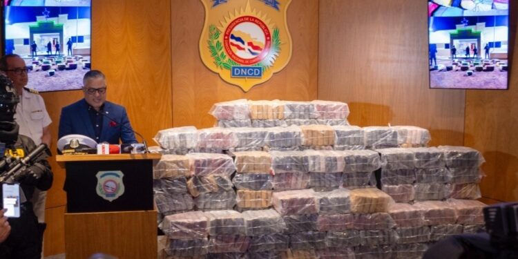 Interceptan lancha con 641 paquetes cocaína