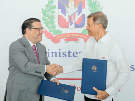Firman acuerdo para potenciar exportaciones y eficientizar procesos administrativos