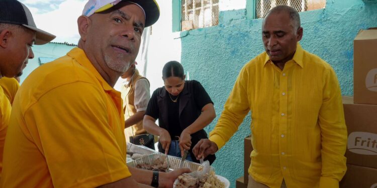 Senador ofrece almuerzo y celebra actividades recreativas con privados de libertad en cárcel de Baní