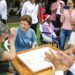 Raquel Peña lleva esperanza a niños y adultos mayores de Santiago