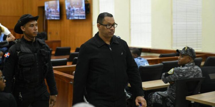 Argenis Contreras recibe asistencia médica tras intento de envenenarse