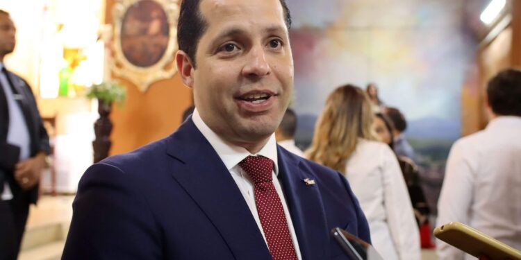 Superintendente de Valores destaca en Madrid aportes del mercado de capitales al turismo dominicano
