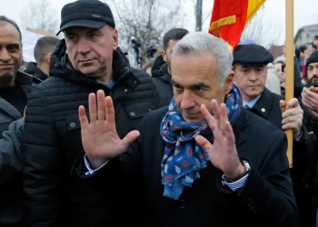 Apresan excandidato presidencial rumano por presunto fraude electoral