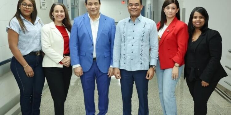 Director DIDA visita centro médico UCE y evalúa servicios a usuarios